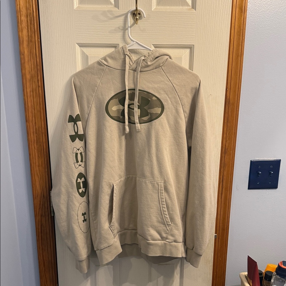 Under Armour Men's Beige sweatsuit with Green Logo